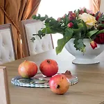 Avra Private Ласси