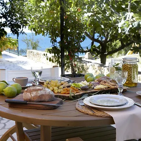 Apartament Avra Private