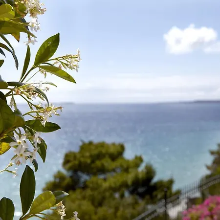 Avra Private Apartament *