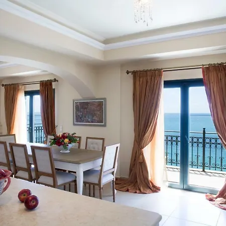 Avra Private Apartament *