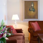 Avra Private