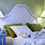 Avra Private شقة