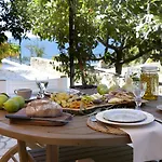 Avra Private لاسي