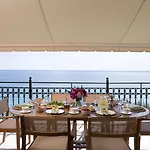 Avra Private