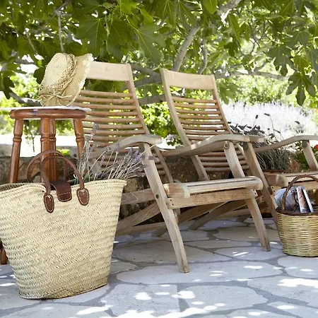 Avra Private Λάσση