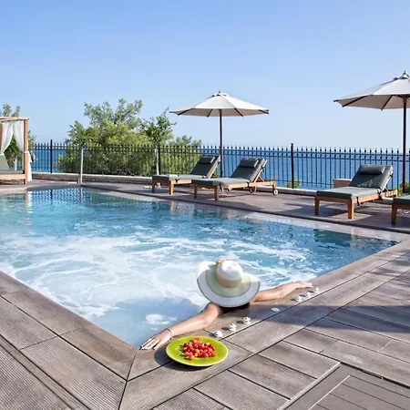 Avra Private Apartament *