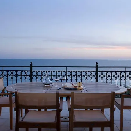 Avra Private Apartament *