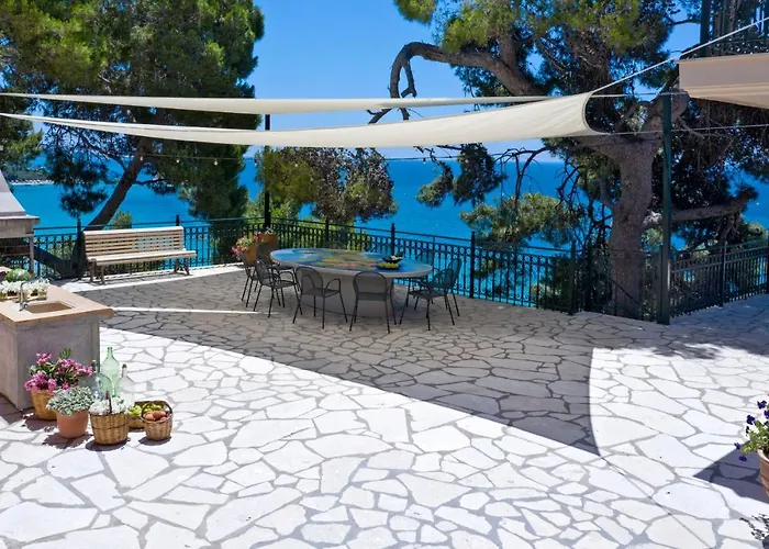 Avra Private * Λάσση