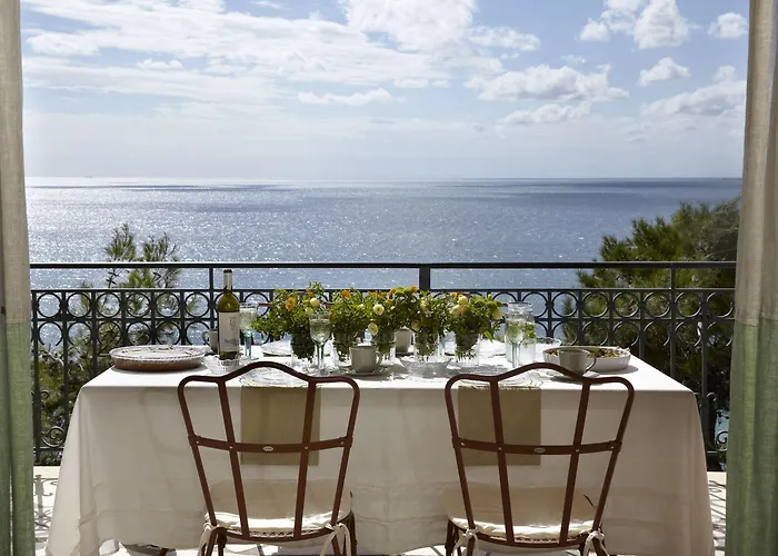 Avra Private Λάσση